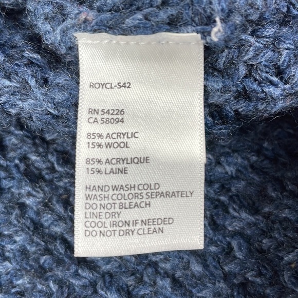 Royal Robbins Women’s Blue Knit V Neck Sweater, size Large - Picture 8 of 11